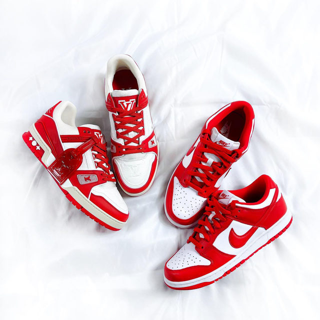 𝓛𝓸𝓾𝓲𝓼 𝓥𝓾𝓲𝓽𝓽𝓸𝓷 (RED) Trainers 
vs
Dunk Low University Red ⚪️🔴🎅🏼